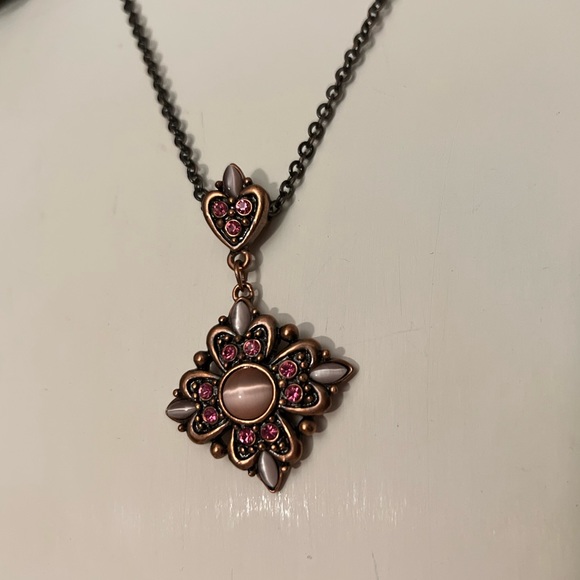 Copper necklace with pink crystals - Picture 2 of 4
